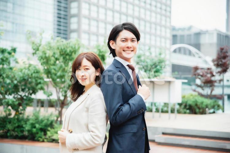 都会のビジネスマン、ビジネスウーマン ビジネス,ビジネスマン,スーツの写真素材