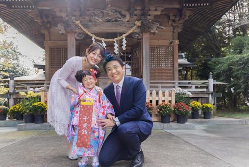 家族 七五三イメージ 家族 七五三イメージ 七五三,家族,人物の写真素材