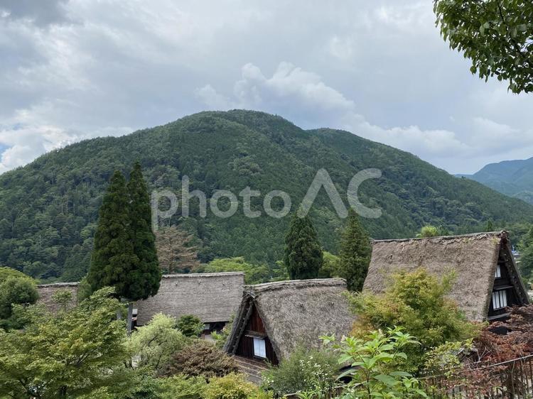 合掌造りの風景 合掌造り,山,日本の写真素材