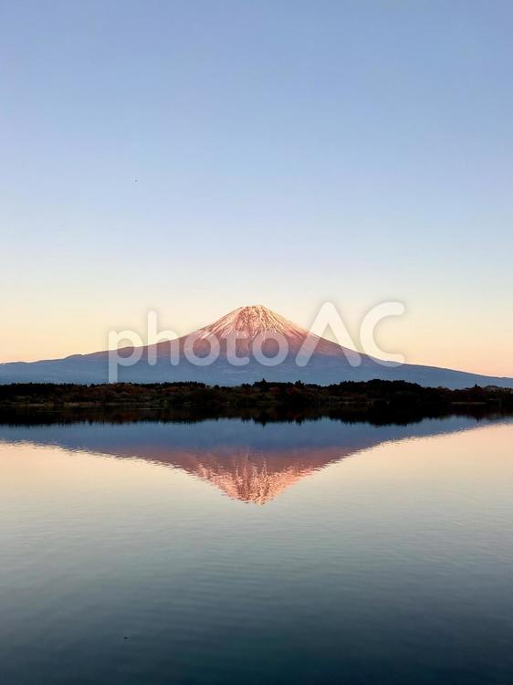 日が暮れるその前に 富士山,田貫湖,逆さ富士の写真素材
