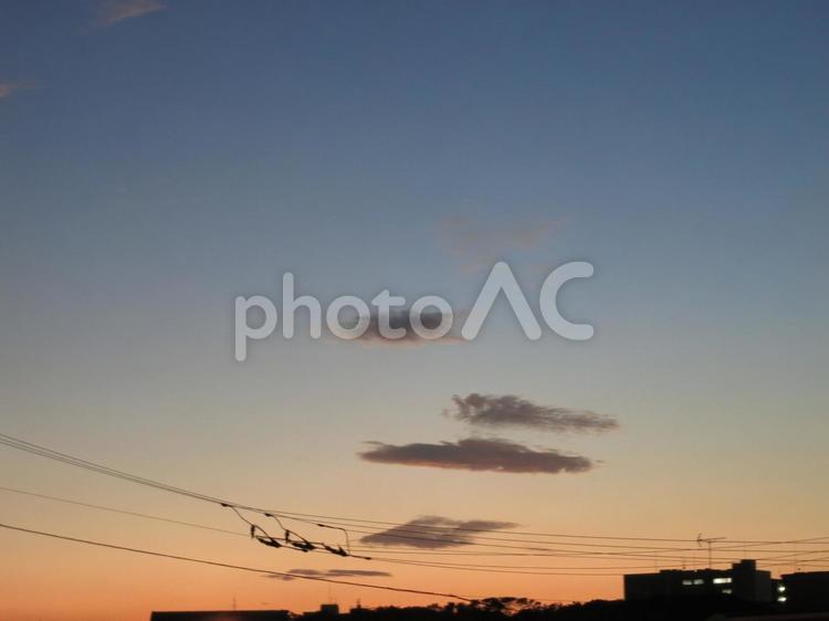 夕焼けと雲 夕焼け,雲,オレンジの写真素材