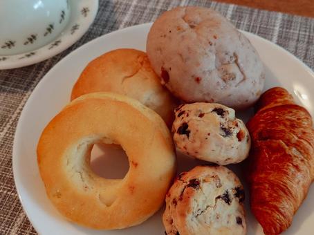 Assorted bread and scones and 1 teacup, JPG Assorted bread and scones and 1 teacup, JPG