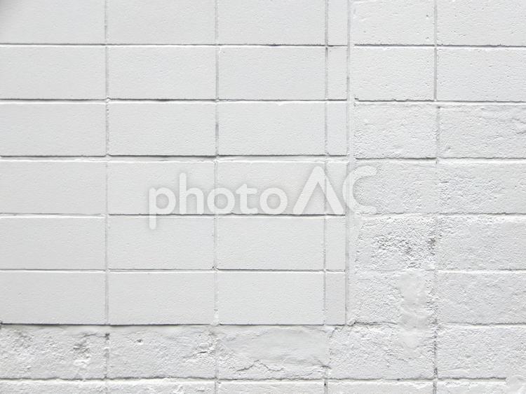 白く塗られたコンクリートブロックの壁 白,ホワイト,塗装の写真素材