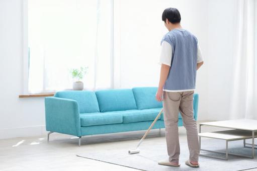 カーペット掃除をする男性の後ろ姿 男性,カーペットクリーナー,後ろ姿の写真素材