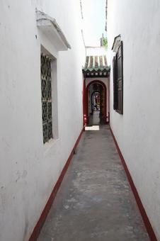 ベトナムホイアンの路地風景 ベトナム,ホイアン,路地の写真素材