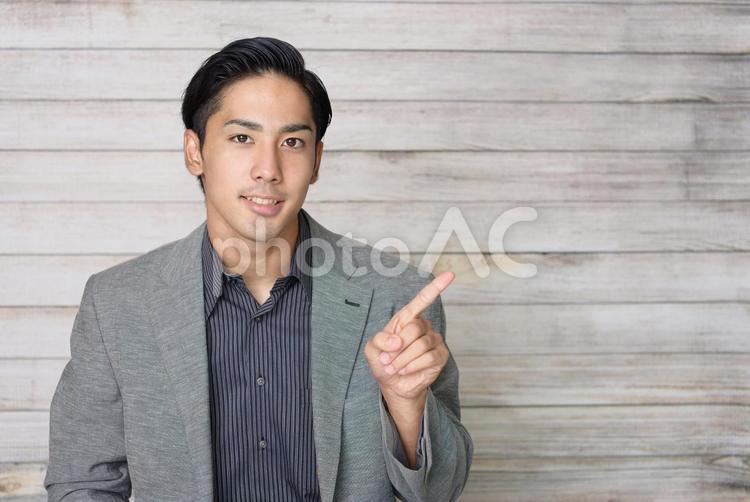 指差す男性 ビジネス,ビジネスマン,男性の写真素材