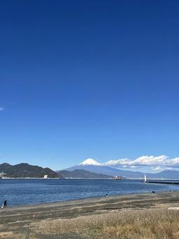 冠雪した富士山 富士山,冠雪富士,雪化粧の写真素材