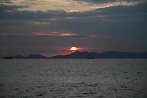 夜明けの瀬戸内海 夜明けの瀬戸内海の写真