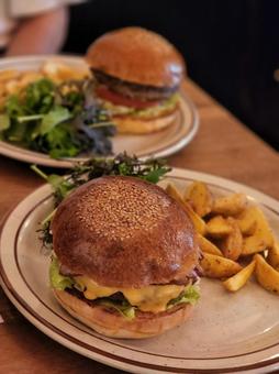 ハンバーガーとポテトとサラダ ハンバーガー,ポテト,サラダの写真素材