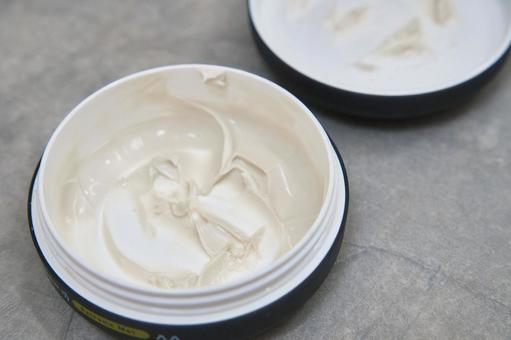 メンズワックスでヘアスタイリング メンズワックスでヘアスタイリング ワックス,整髪料,ヘアクリームの写真素材