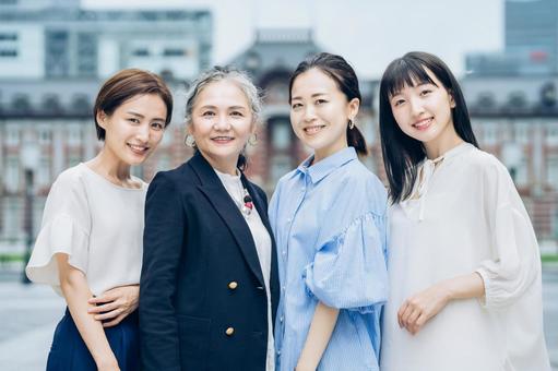 Business women of various ages, mujer, una mujer de negocios, mujer de carrera, JPG