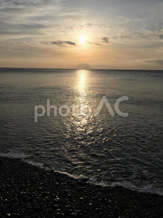 冬の朝日と海岸① 朝日,海岸,冬の写真素材