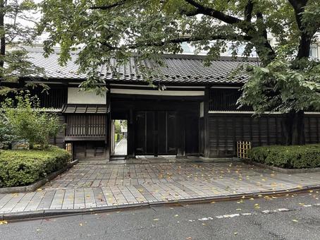 旧中田家長屋門と明治天皇荻窪御小休所 旧中田家長屋門と明治天皇荻窪御小休所の写真
