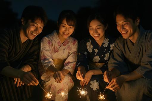 線香花火を楽しむ若者たち 線香花火を楽しむ若者たちの写真