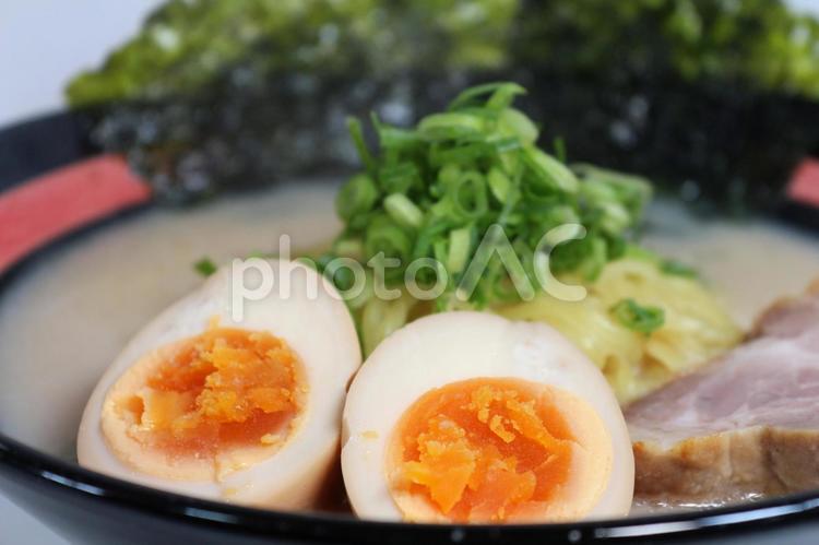 豚骨ラーメン（のり・味付玉子） 食べ物,食品,食物の写真素材