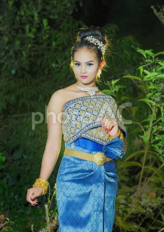 ブルーの民族衣装を着たカンボジア人女性3 女性,ポートレート,若いの写真素材