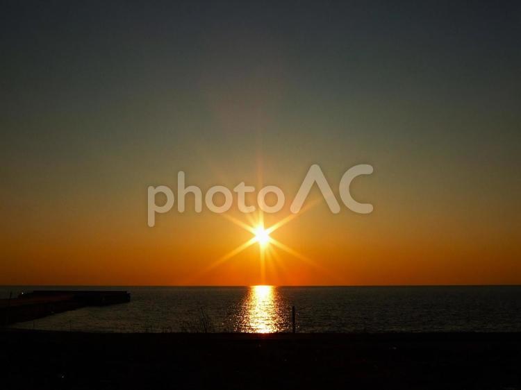 北海道の風景・日本海に沈む太陽 北海道,留萌管内,夕日の写真素材