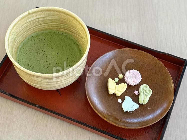 春の和菓子と抹茶 らくがん,金平糖,和菓子の写真素材