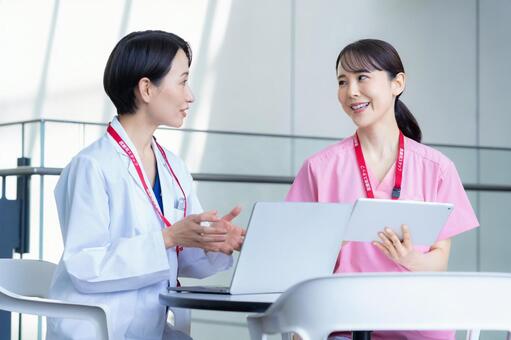 病院で働く女性の医者 病院,会議,医者の写真素材