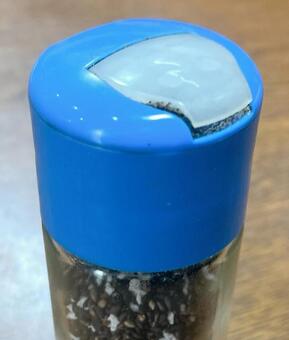 ごま塩 ごま塩,ゴマ塩,入れ物の写真素材