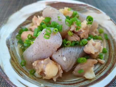 鶏ひざ軟骨とねじりコンニャクの煮物 鶏ひざ軟骨とねじりコンニャクの煮物の写真