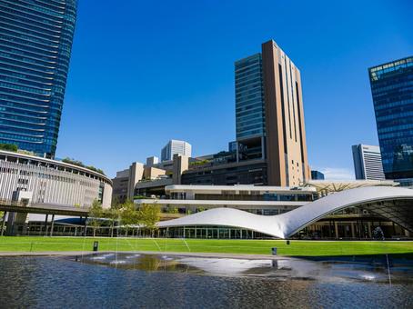 うめきた公園、噴水池とビル・大阪梅田付近 うめきた公園、噴水池とビル・大阪梅田付近 うめきた公園,池,噴水の写真素材