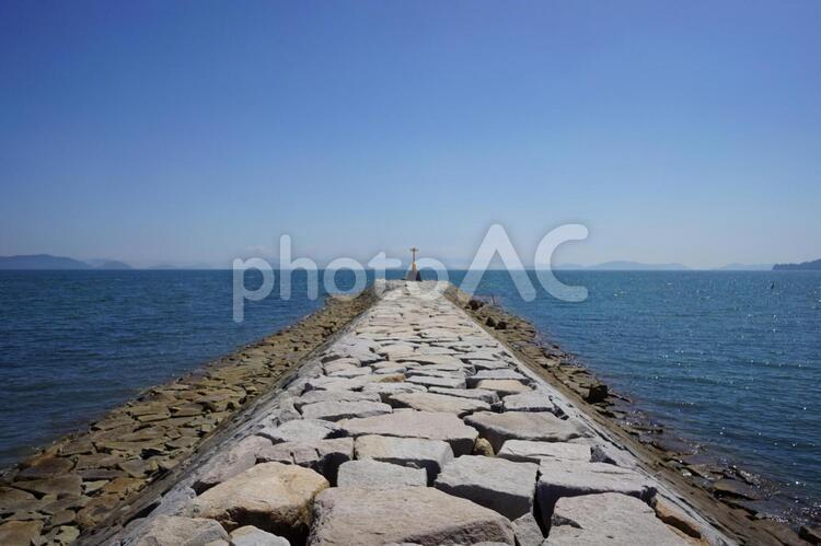 空と海と防波堤 夏,青,ブルーの写真素材
