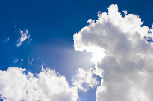 雲から漏れる太陽の光 雲から漏れる太陽の光の写真