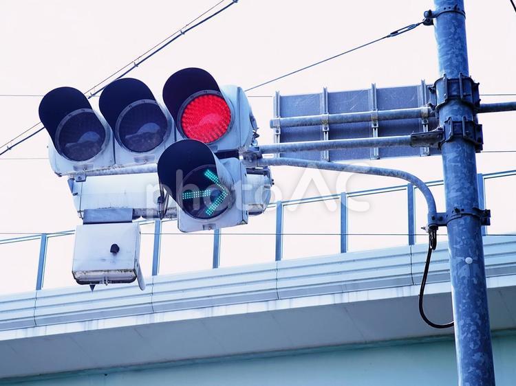 矢印の有る信号機 信号機,矢印,交差点の写真素材