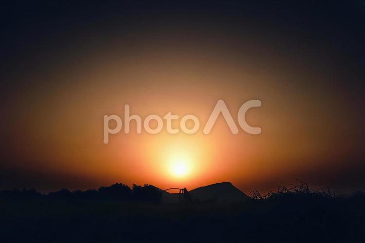 ＜五島の風景＞春耕作前の夜明けの畑 農業,畑,農地の写真素材