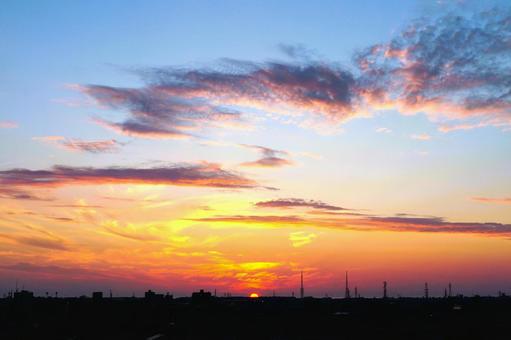 Magic hour: sunset and silhouette of buildings, JPG Magic hour: sunset and silhouette of buildings, JPG