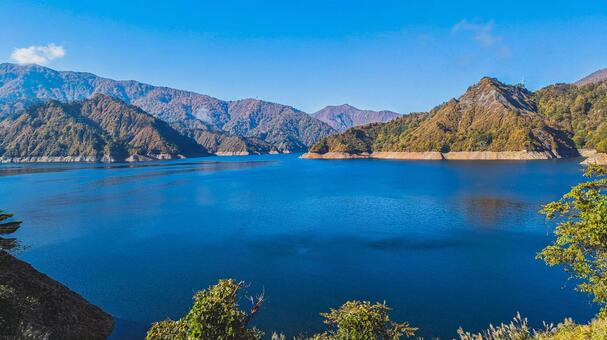 秋の田子倉湖 秋,田子倉湖,湖の写真素材