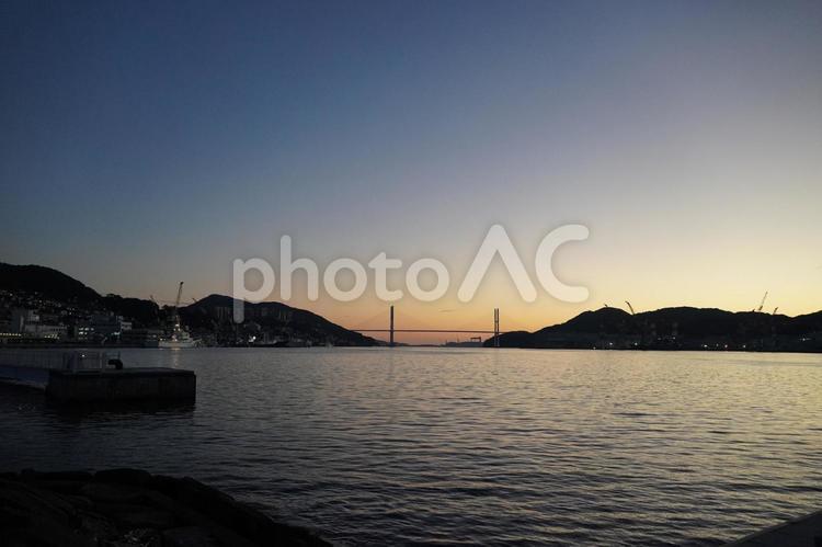 長崎港からの夜景 夕日,長崎県,長崎港の写真素材