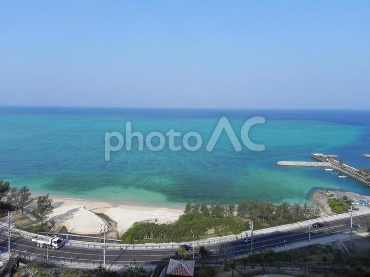 青い海の水平線、美しい夏の海と空 海,沖縄,エメラルドグリーンの写真素材