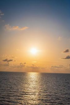 日本海　フェリーからの風景 日本海,日本海フェリー,海の写真素材