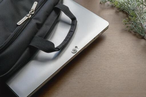 バッグとタブレット タブレット,バッグ,デスクの写真素材