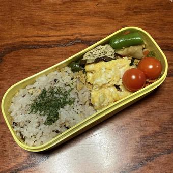 雑穀米×キーマカレー弁当 雑穀米×キーマカレー弁当の写真