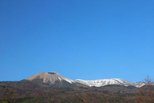 晩秋の吾妻小富士01 吾妻小富士,吾妻山,青空の写真素材