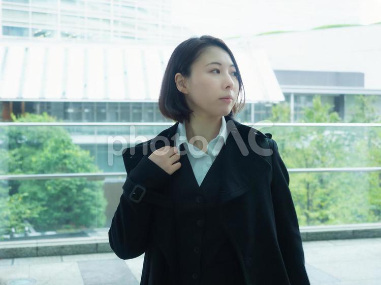 【女性】外回りの仕事をする女性 ol,オフィスレディ,女性の写真素材