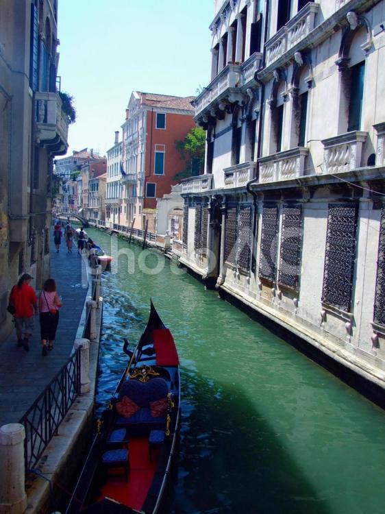 イタリア　水都ベネチアの路地（水路） ベネチア,水路,イタリアの写真素材