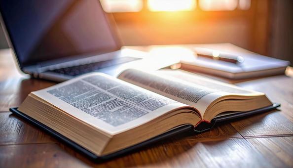 勉強のイメージ 英語辞書とパソコンとペン 勉強のイメージ 英語辞書とパソコンとペンの写真