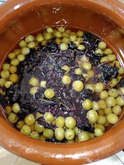 Add shiso to plums, JPG Add shiso to plums, JPG