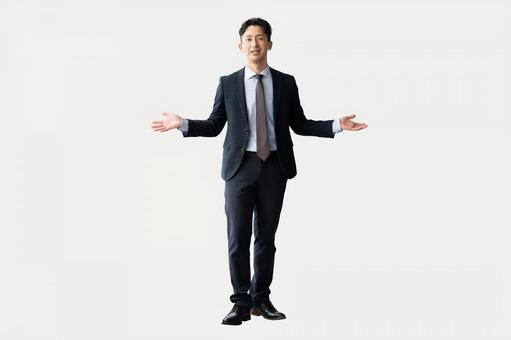 スーツ姿の男性ビジネスマン(全身) スーツ姿の男性ビジネスマン(全身) ビジネス,ビジネスマン,男性の写真素材