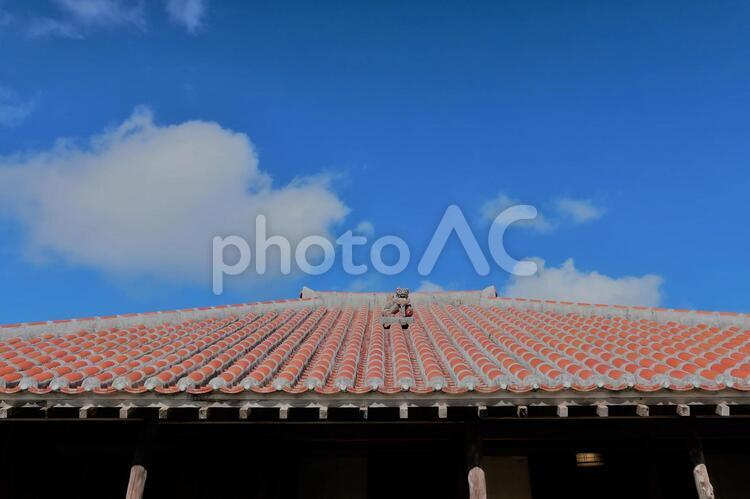 沖縄の赤瓦屋根 赤瓦,那覇,首里の写真素材