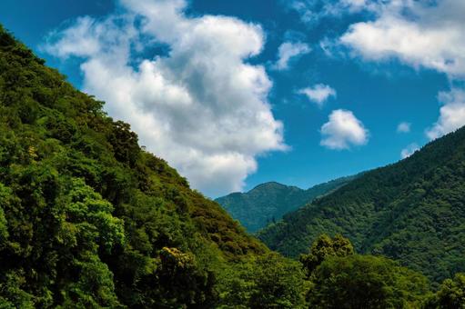 四国徳島、清々しい空気を感じる山間の青空 山,空,自然の写真素材