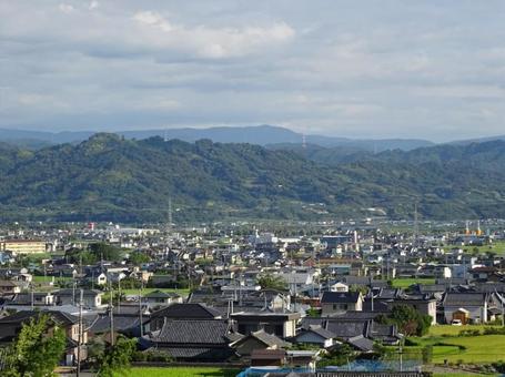 山に囲まれた町並み 山に囲まれた町並み 町並み,山,住宅街の写真素材