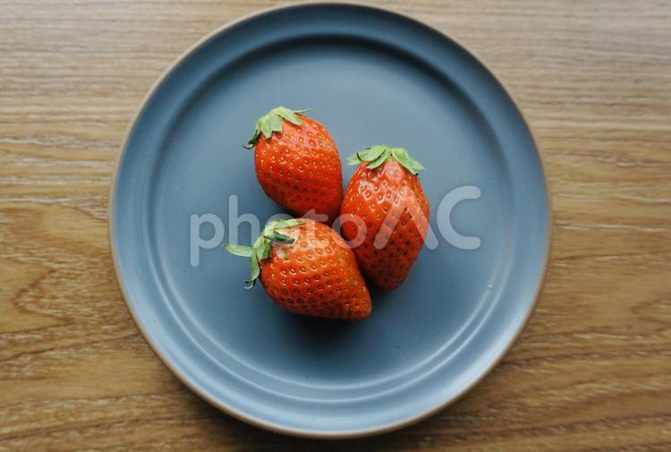 お皿の上のおいしい苺 いちご,苺,イチゴの写真素材