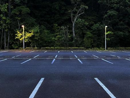 駐車場 駐車場 駐車場,ガラガラ,薄暗いの写真素材