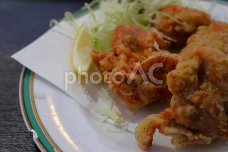 中華料理店の鶏のから揚げ から揚げ,鶏,キャベツの写真素材