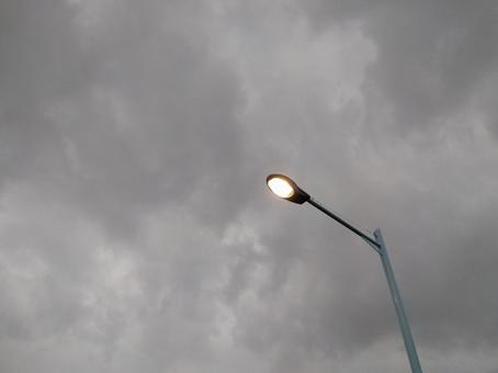 曇り空の街灯 街灯,曇り,空の写真素材